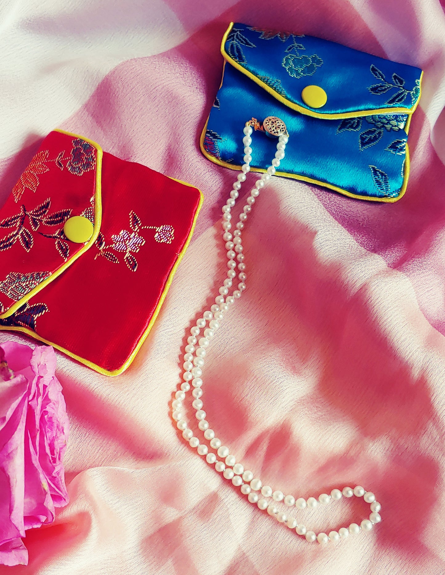 Choker style white freshwater pearl necklace