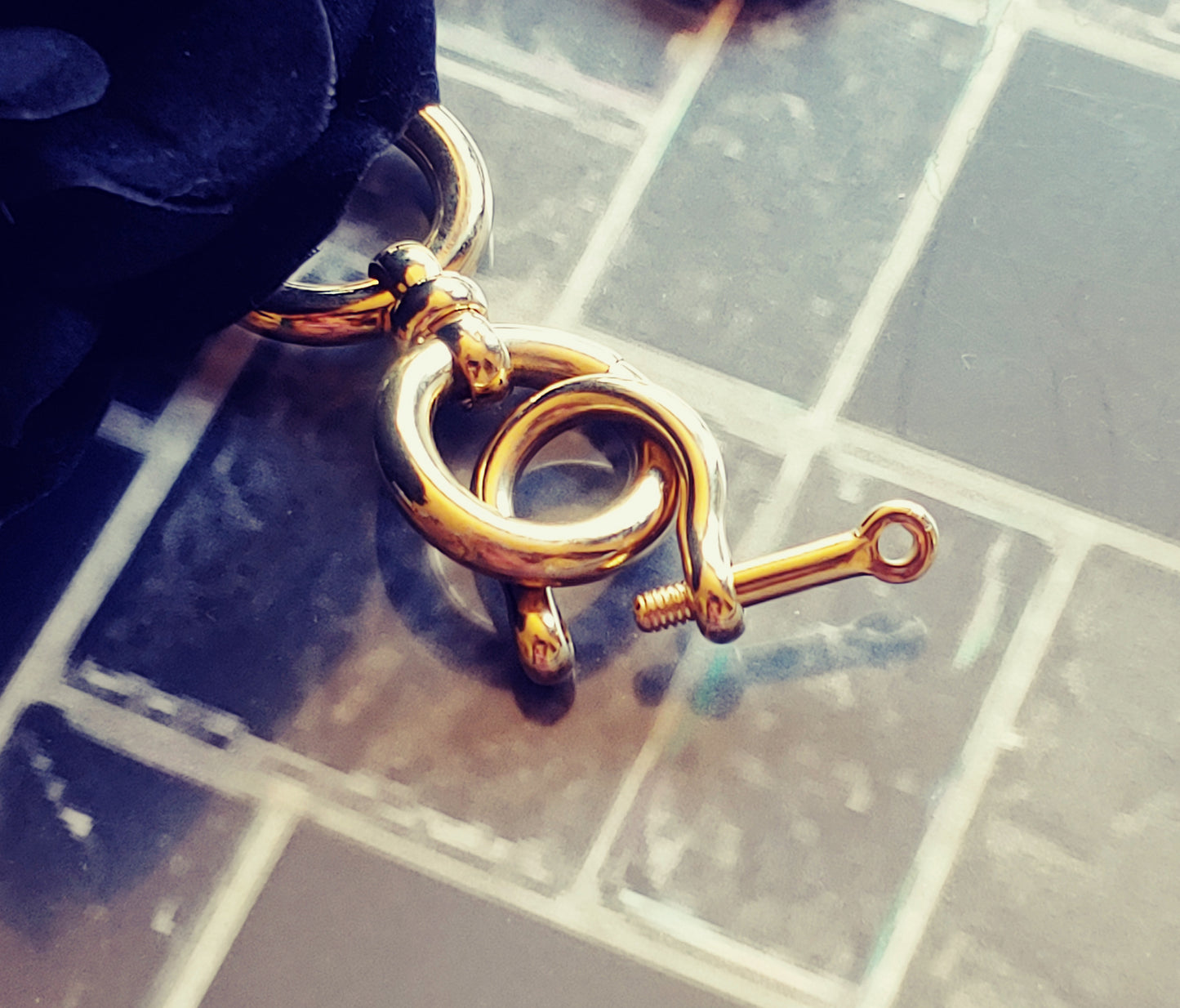 Circle statement chain necklace