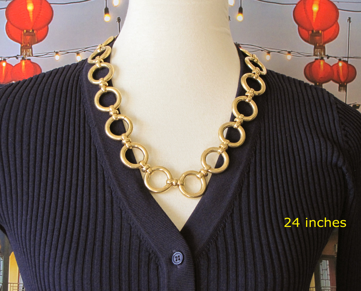 Circle statement chain necklace