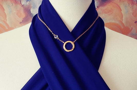 Circle pendant necklace