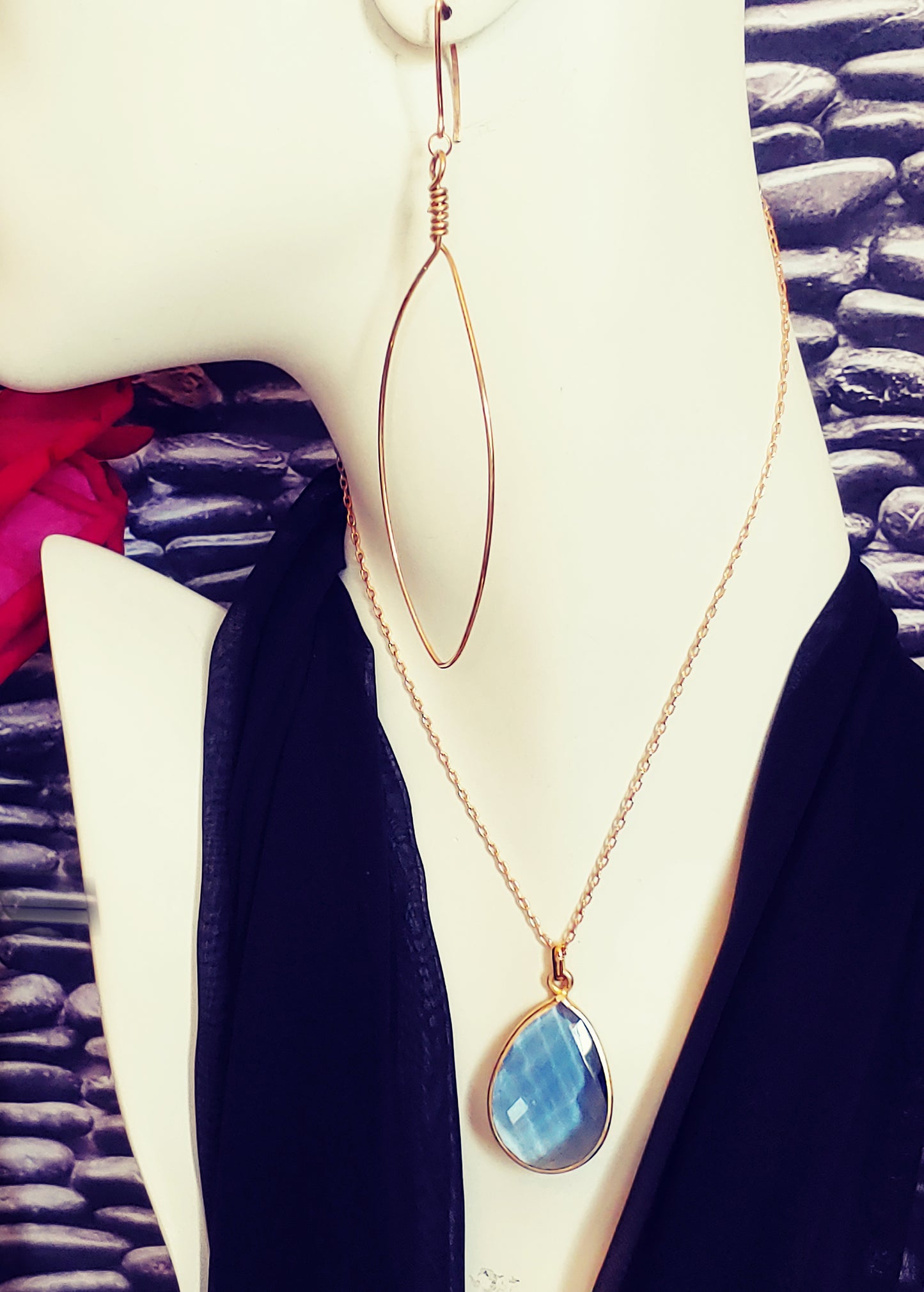 London Topaz pendant necklace
