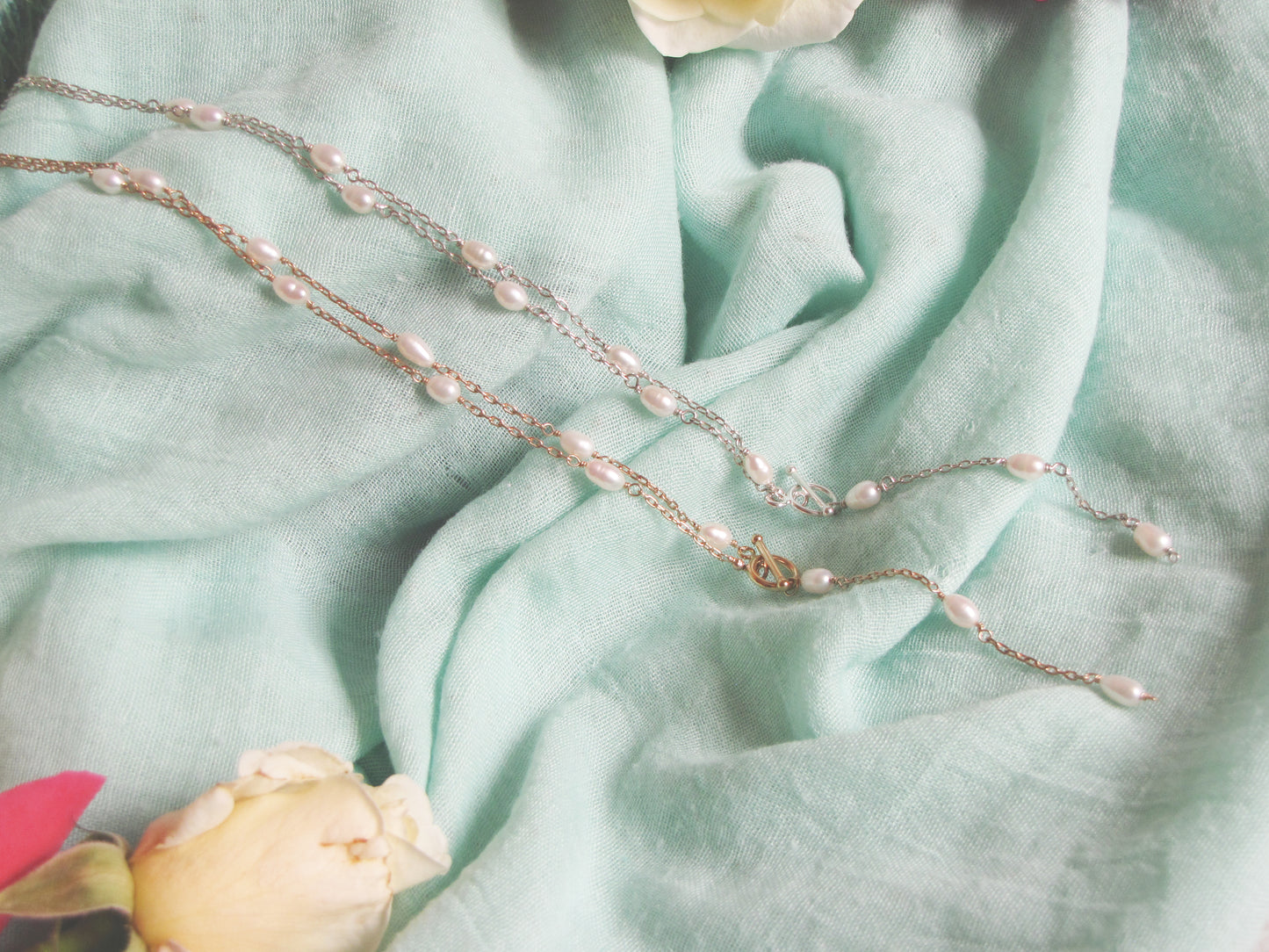 Y necklace with toggle closure