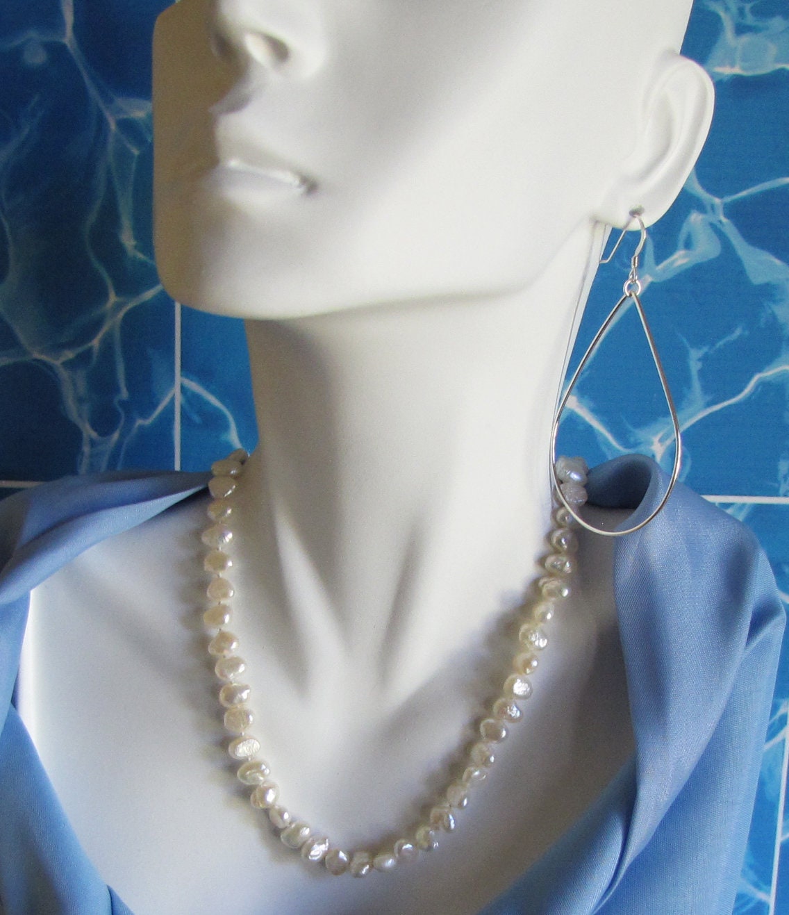 White side drilled freshwater pearl necklace