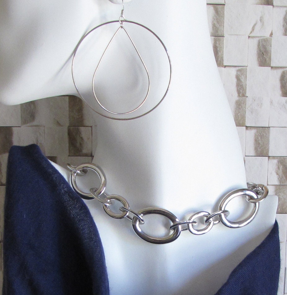 Collar style Bastille chain necklace and matching bracelet