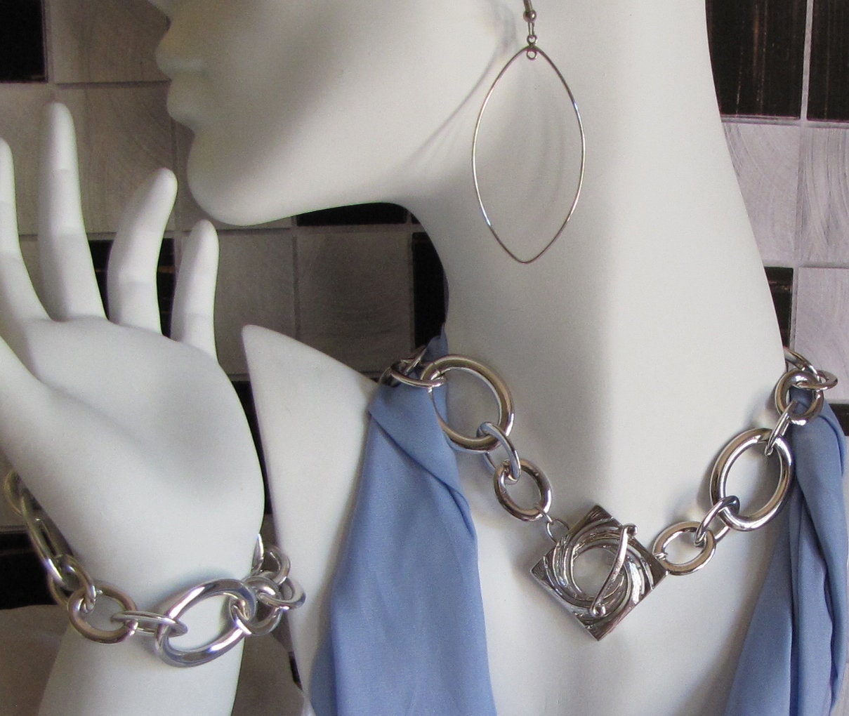 Collar style Bastille chain necklace and matching bracelet