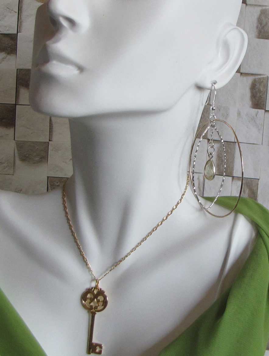 Key pendant necklace