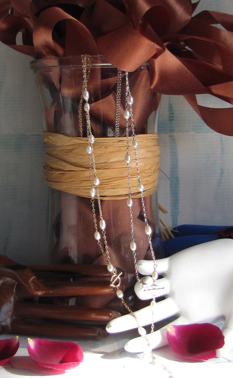 Y necklace with toggle closure