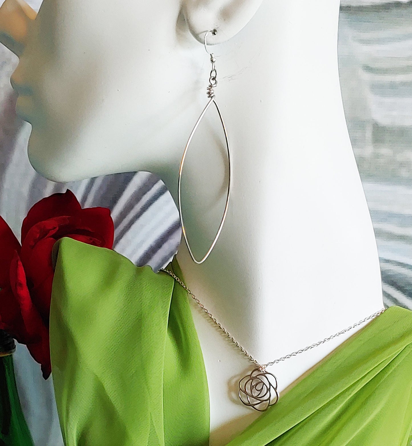 Marquise shaped, hoop earrings zero slip