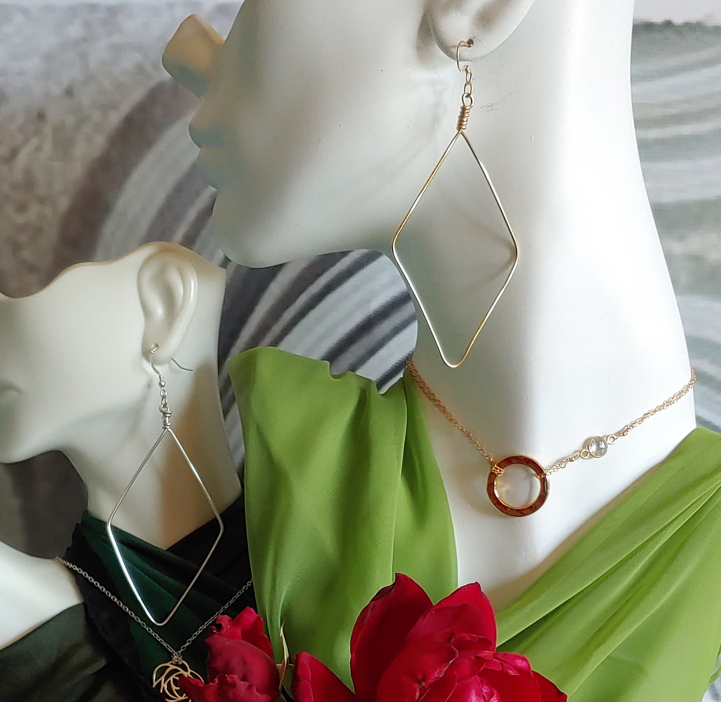 Circle pendant necklace