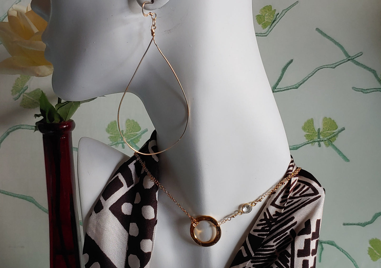 Circle pendant necklace