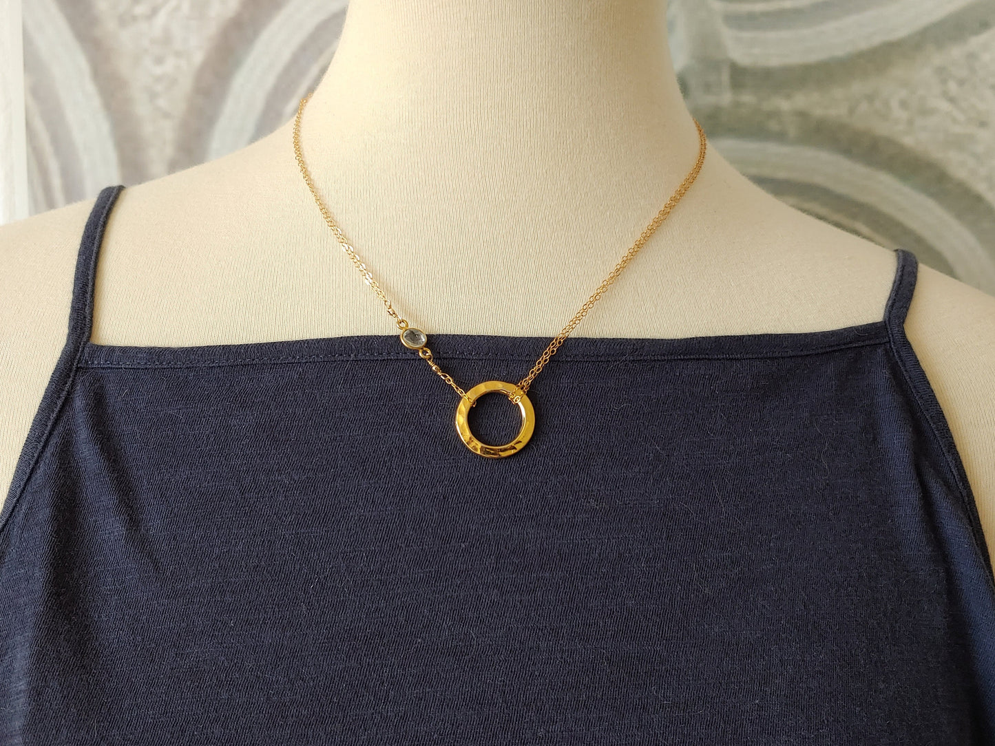 Circle pendant necklace