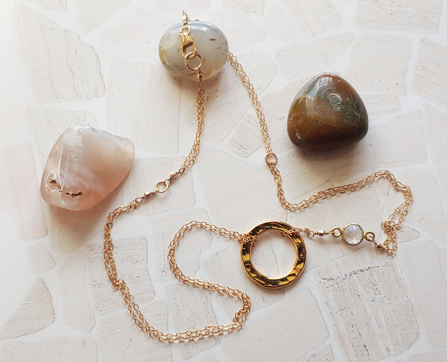 Circle pendant necklace