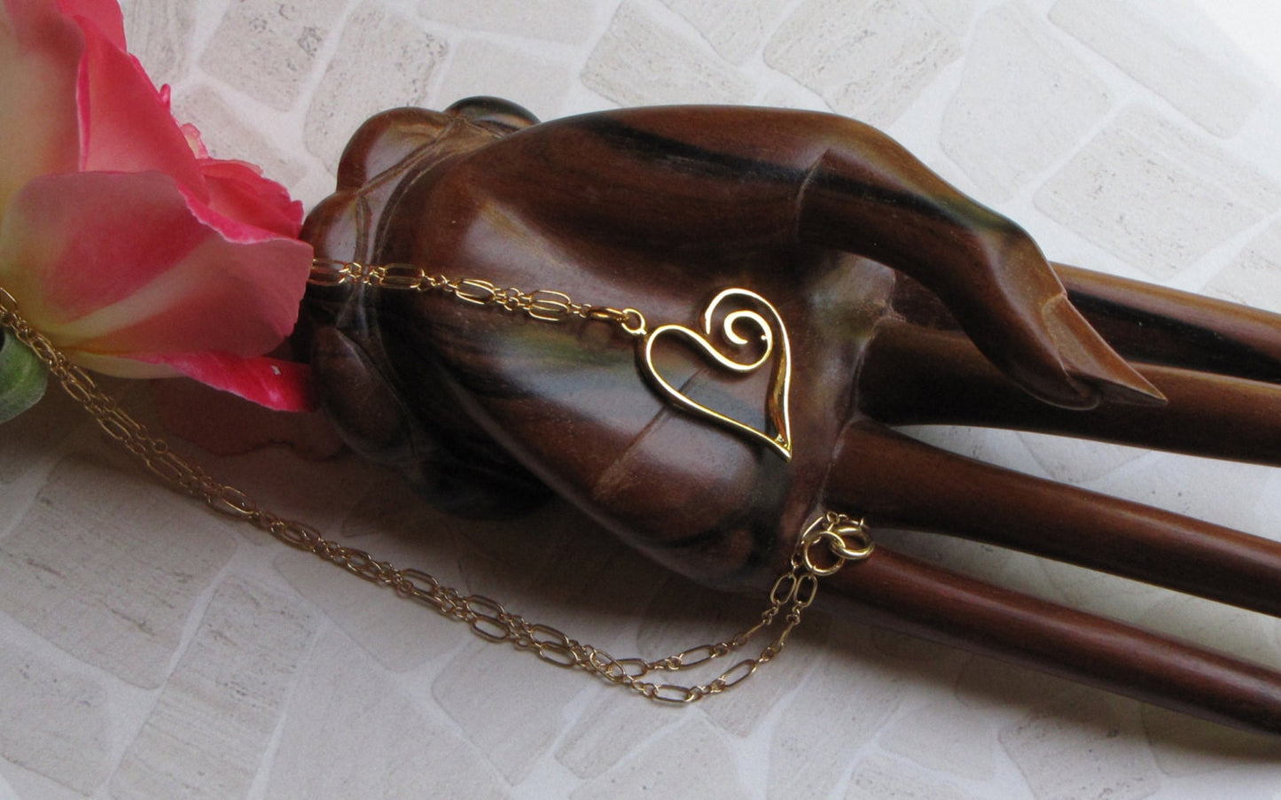 Heart pendant necklace