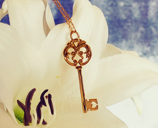 Key pendant necklace