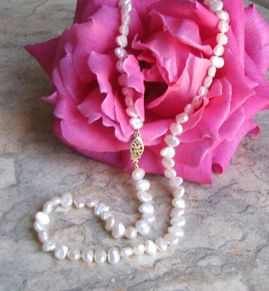 White side drilled freshwater pearl necklace