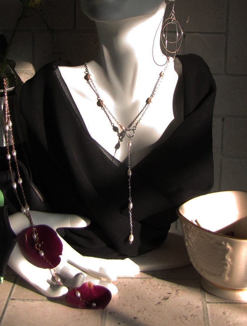 Y necklace with toggle close