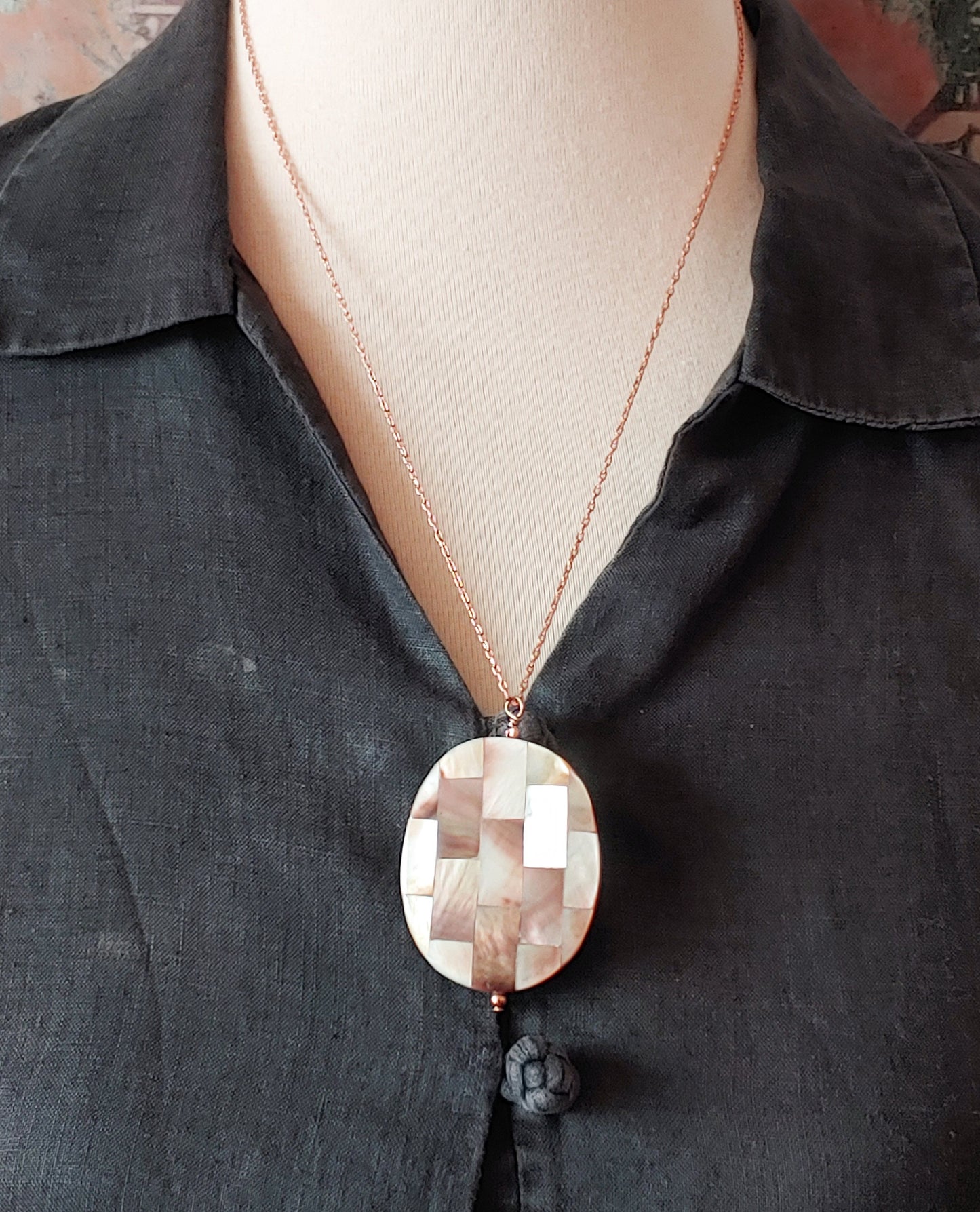 Mother of pearl pendant necklace